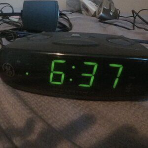 GE AM/FM Clock Radio Alarm Digital Clock and Wake Set 7-4837B - Tested & Works